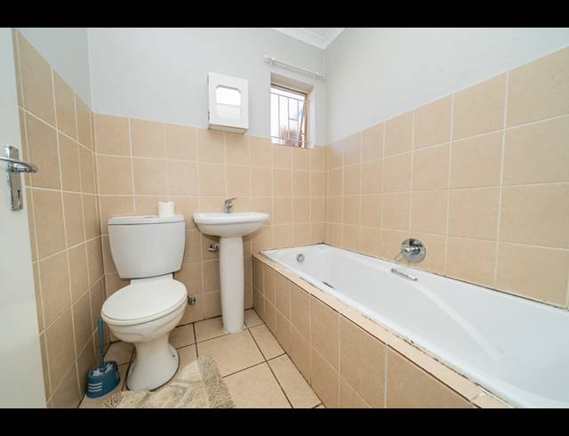 3 BEDROOM FREESTANDING FOR SALE IN HELDERWYK